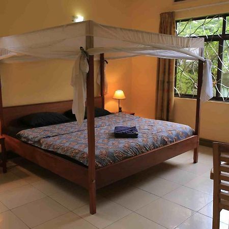 Bluemonkey Guesthouse Entebbe Exteriér fotografie