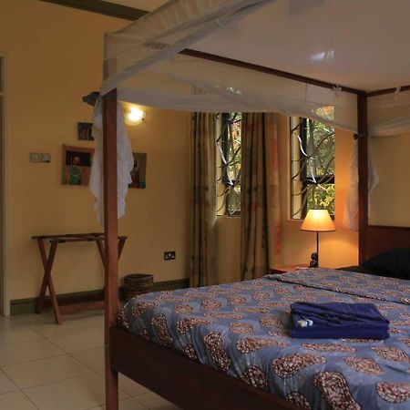 Bluemonkey Guesthouse Entebbe Exteriér fotografie